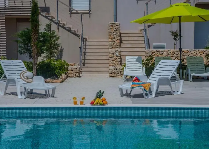 Hidden Paradise פובליאנה